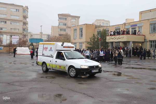 بیست و هفتمین مانور سراسری زلزله در هنرستان خدیجه کبری تبریز