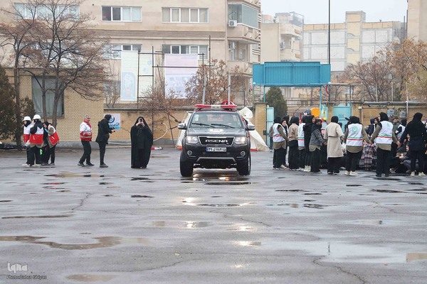 بیست و هفتمین مانور سراسری زلزله در هنرستان خدیجه کبری تبریز