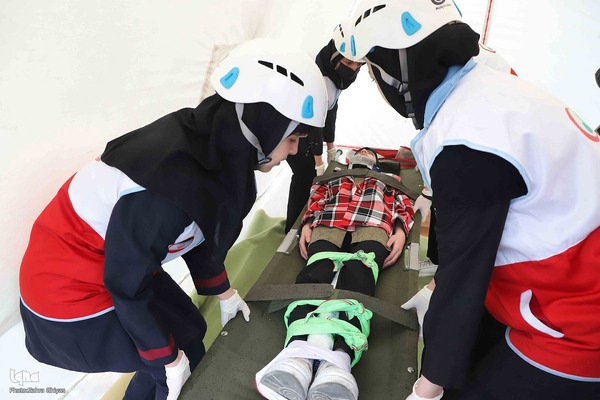 بیست و هفتمین مانور سراسری زلزله در هنرستان خدیجه کبری تبریز