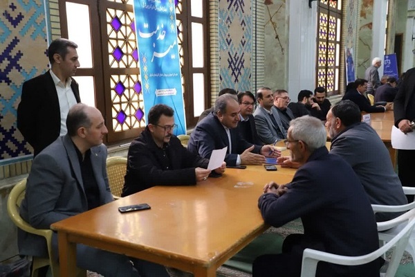 برپایی میز خدمت آموزش و پرورش آذربایجان شرقی در نمازجمعه تبریز