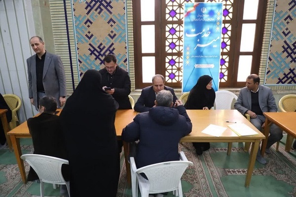 برپایی میز خدمت آموزش و پرورش آذربایجان شرقی در نمازجمعه تبریز