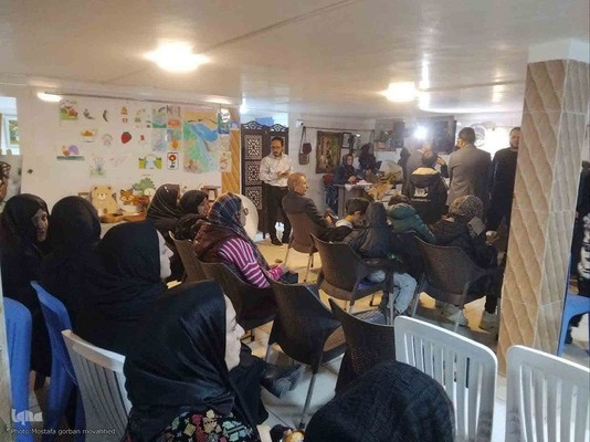 افتتاحیه نمایشگاه گروهی آثار هنرهای تجسمی "حلقه هنرمندان" در اهر