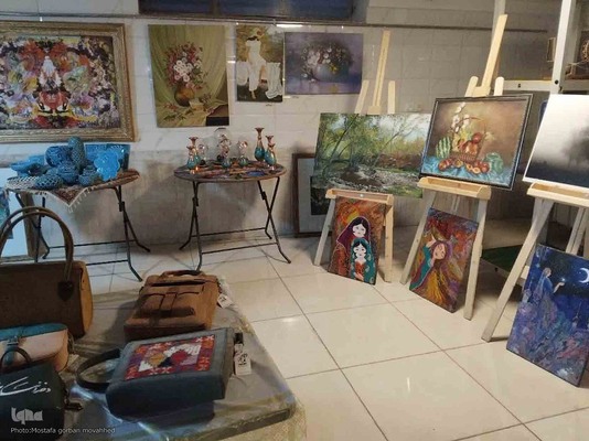 افتتاحیه نمایشگاه گروهی آثار هنرهای تجسمی "حلقه هنرمندان" در اهر