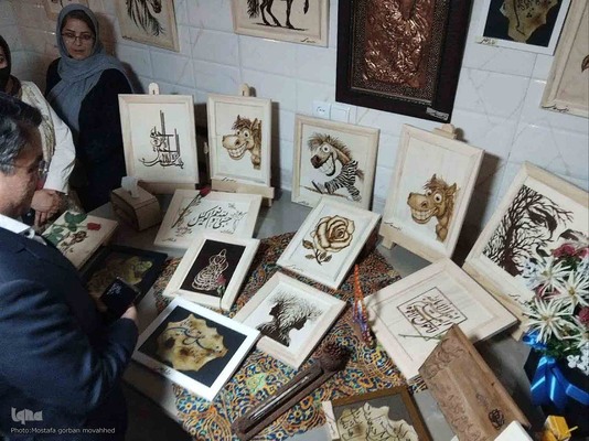 افتتاحیه نمایشگاه گروهی آثار هنرهای تجسمی "حلقه هنرمندان" در اهر