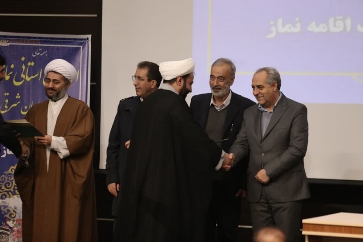 آیین تجلیل از دستگاه‌های برتر در حوزه ترویج فرهنگ نماز و نمازخوانی