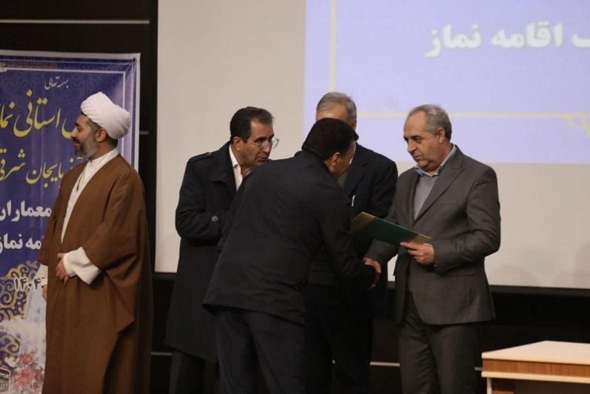 آیین تجلیل از دستگاه‌های برتر در حوزه ترویج فرهنگ نماز و نمازخوانی