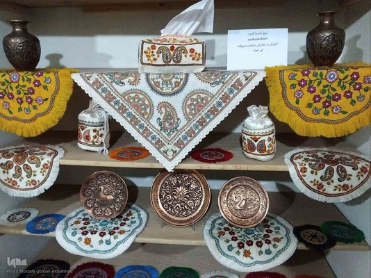 نمایشگاه صنایع دستی و هنرهای تجسمی یلدای هنر در شهرستان اهر