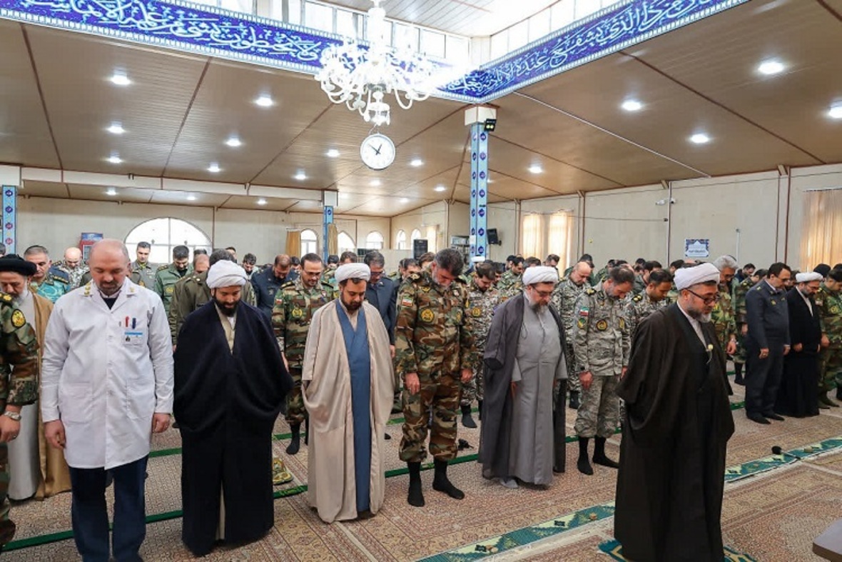 دیدار فرماندهان قرارگاه منطقه‌ای شمال‌غرب نیروی زمینی ارتش با امام جمعه تبریز