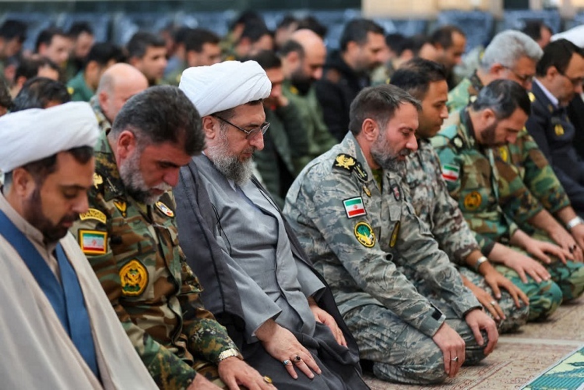 دیدار فرماندهان قرارگاه منطقه‌ای شمال‌غرب نیروی زمینی ارتش با امام جمعه تبریز