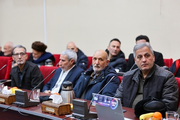 مراسم تجلیل از جمعی از پدران شهدای دفاع مقدس مدافع حرم