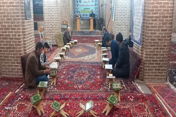 جلسه تخصصی قرائت قرآن در مسجد استاد و شاگرد تبریز