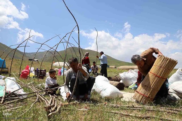 واژه مقدس پدر یعنی کوه آرامش، ستون استوار و سنگ صبور خانواده