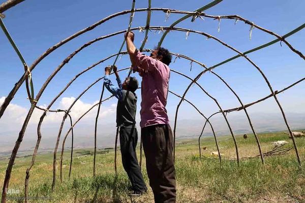 واژه مقدس پدر یعنی کوه آرامش، ستون استوار و سنگ صبور خانواده