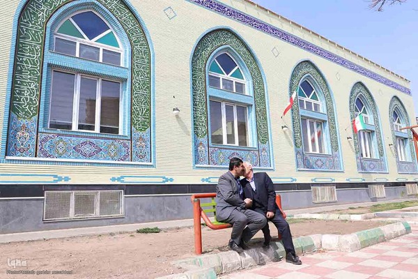 واژه مقدس پدر یعنی کوه آرامش، ستون استوار و سنگ صبور خانواده