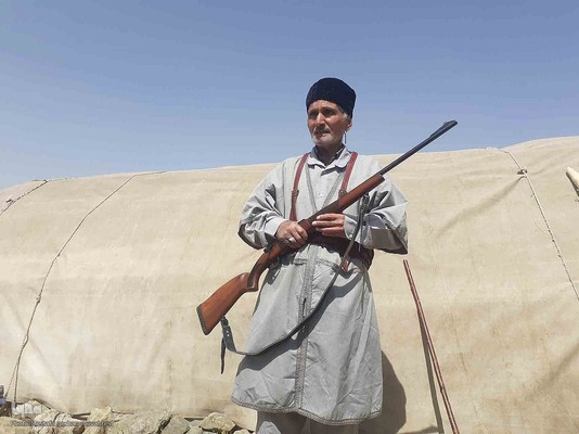 واژه مقدس پدر یعنی کوه آرامش، ستون استوار و سنگ صبور خانواده