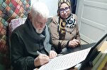 Un vieil homme égyptien réalise son rêve d'écrire le Coran