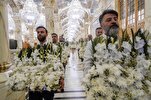Ang Dambana ni Imam Ali ay Pinalamutian ng mga Bulaklak para sa Anibersaryo ng Kapanganakan ni Hazrat Zahra