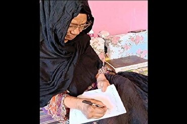 د ۷۶ کلنې مصري مېرمنې د قرآن د لوستلو خوب پوره شو