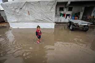 Gazze'de yoğun yağış nedeniyle işgalci saldırılarında evleri yıkılanların kaldığı çadırları su bastı