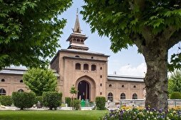 Srinagar’ın en büyük camii Kurban bayramında kapatıldı